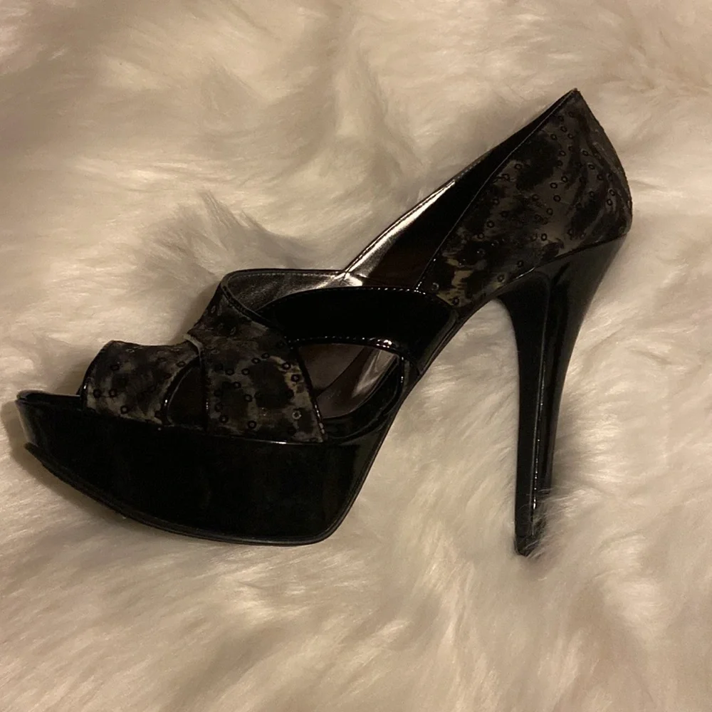 Guess‎ High Heal shoes